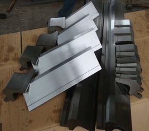 160 Tonne CNC-Bremsverbiegendes Werkzeug-Abschnittlochmatrize europäische Art