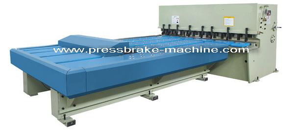 CNC hydraulische automatische scherende Fütterungsstrecke der Maschinen-Strahln-Ausschnitt-Presse-4m