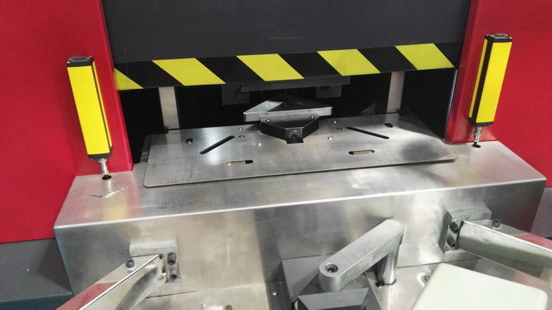 Platten-/Kasten-Winkel Steeel, der ehemalige Eckmaschine CNC verbiegt einen 90 Grad-Winkel bildet