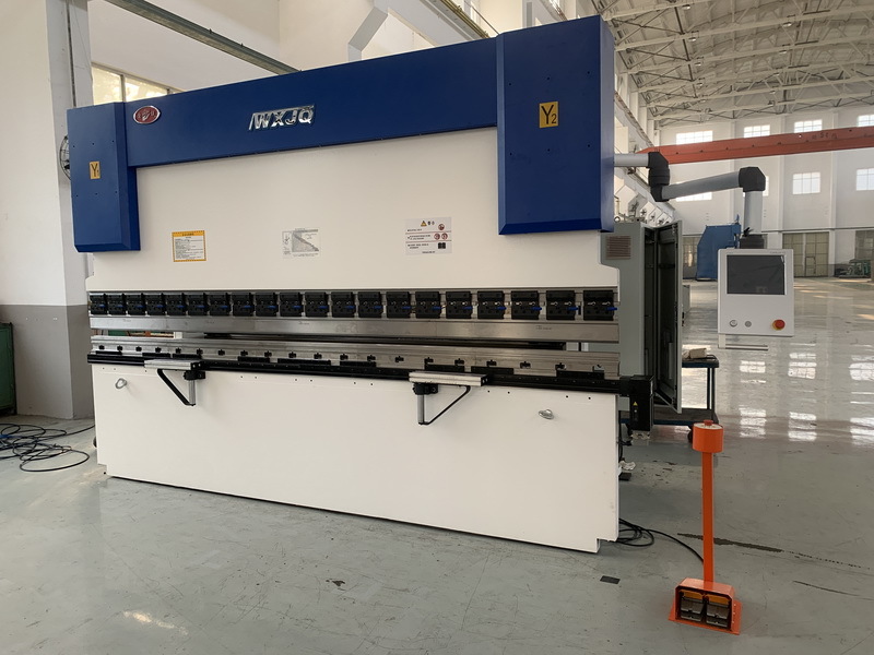 Neueste Unternehmensblogs über Wie kann die Wiederholbarkeit und Effizienz der CNC-Presse-Bremse130T