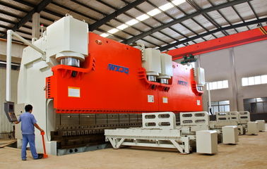 kaufen Elektrische 380V/50hz Schwere Mastpole Synchronisierte Biegung CNC Tandem Press Bremse online manufacture