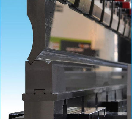 kaufen der Presse-Bremswerkzeugausstattungen 3.2M Length Steel Plate 42CrMo LVD verbiegende Unterseite sterben online manufacture