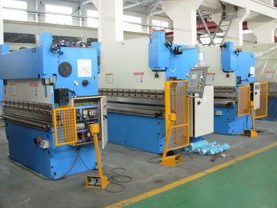 kaufen 7000 KG Lastkapazität 5000*2500*3000mm Blechmetallpressbremse mit PLC-Steuerungssystem für Präzisionsbiegen online manufacture