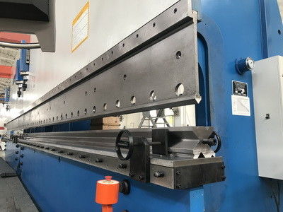 kaufen Tandempressbremse mit Rückenmessgenauigkeit 0,02 mm Kehlenteile 200 mm bis 1600 mm und Tischbreite 200 bis 800 mm online manufacture