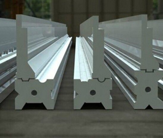 160 Tonne CNC-Bremsverbiegendes Werkzeug-Abschnittlochmatrize europäische Art