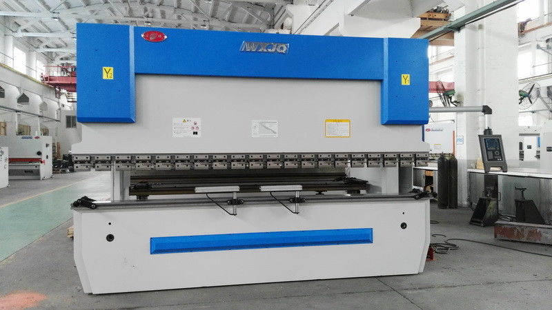4M Längenblatt Metall CNC Hydraulikpresse Bremsbearbeitung C-Kanalstahl