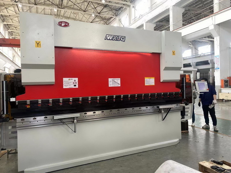135T mechanische CNC hydraulische Druckbremsmaschine 3200mm Biegellänge