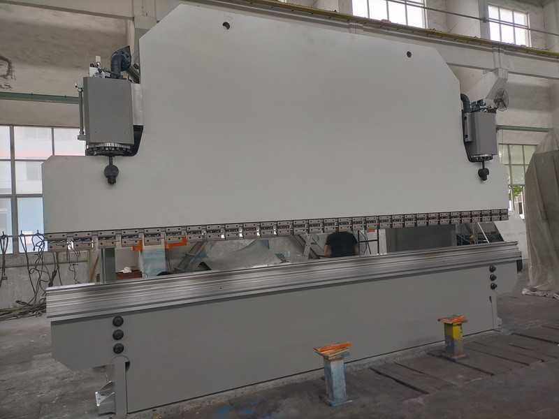 600T CNC-Hydraulikpresse Bremse 14m Länge für das Biegen und Formen von Metallblechen