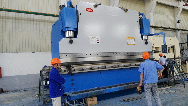500T Kraft CNC Hydraulikpresse Bremse bei Metallherstellung, Automobilfabriken