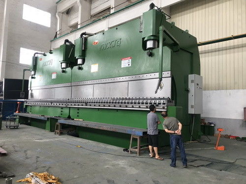 Hydraulischer Typ 350 mm Schlag CNC Tandem Press Bremse 16m Länge Biegeprodukte