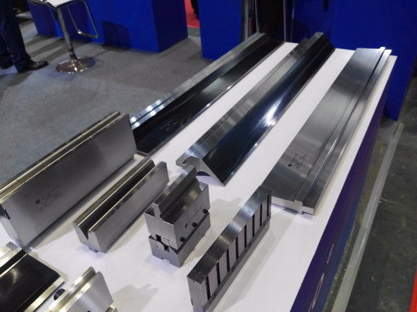 Zwei V-Boden-Die-Hydraulikpresse-Bremsen-Werkzeuge 42CrMo Wärmebehandlung HB300-350