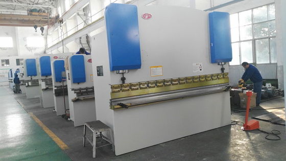 7.5KW Motor Power PLC Steuerblatt Metallpresse Bremse mit 100-400T Druck für Schwerlast Metall Biegen